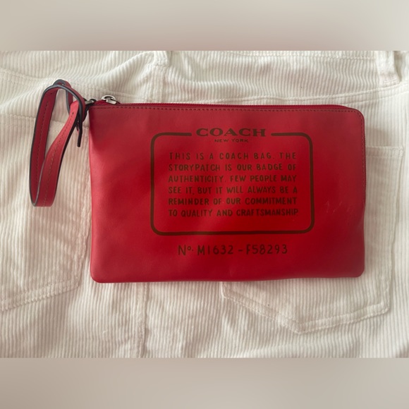 THE COACH STORY NEW YORK ZIPPERED CLUTCH BAG - Picture 2 of 7